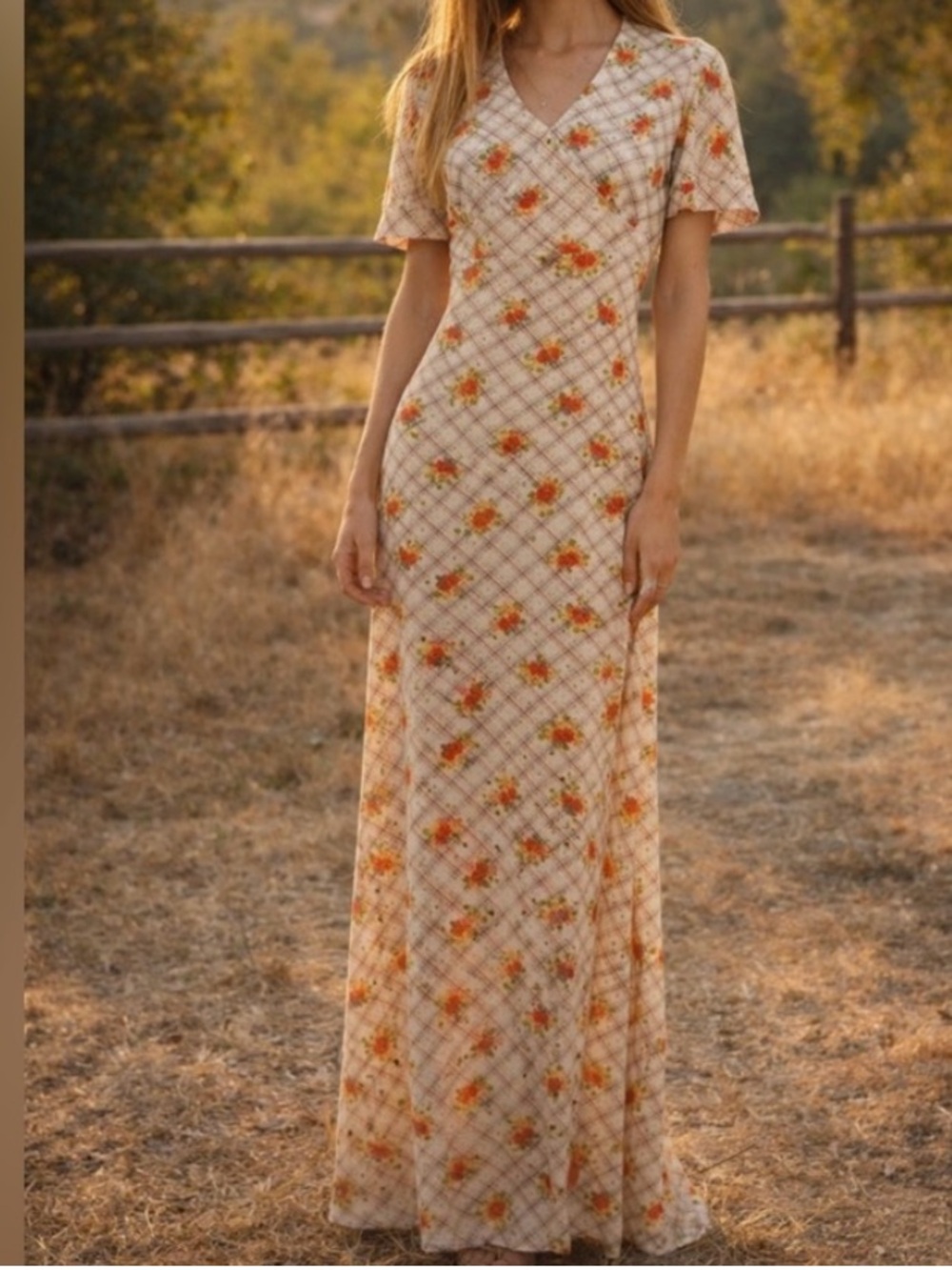 Vintage 70s - Silky Orange Floral V-Neck Maxi Dress